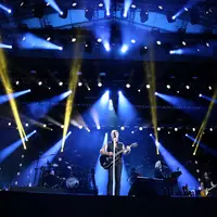 Bon Jovi merupakan salah satu ikon glam rock yang paling digemari diseluruh dunia, tahun 1995 silam, Ancol sempat menjadi saksi bisu kedigdayaan band asal New Jersey ini. (Foto: Faizal Fanani/Liputan6.com)