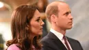 Kabar mengenai kehamilan Kate yang ketiga ini sudah menjadi bahan perbincangan publik sejak lama, namun pihak kerajaan baru mengumumkan secara resmi perihal berita yang membahagiakan ini. (AFP/Daniel Bockwolt)