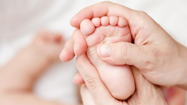 Persiapan dan Memijat Bagian Kaki