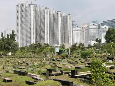 Sejumlah makam yang berada di Taman Pemakaman Umum (TPU) Karet Bivak, Jakarta, Rabu (1/3). Dinas Kehutanan akan segera memperluas TPU Karet Bivak mengingat kebutuhan lahan untuk pemakaman di DKI Jakarta saat ini sangat tinggi. (Liputan6.com/Yoppy Renato)
