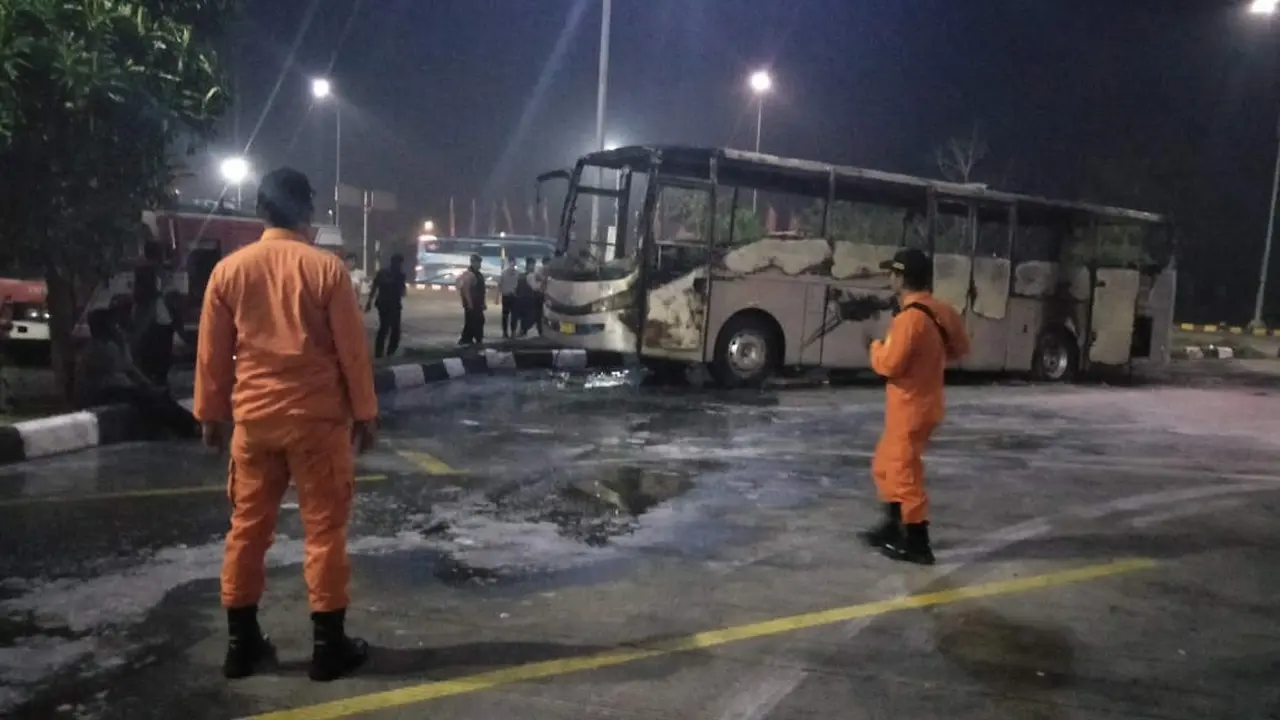 Bus Damri Terbakar di Parkiran Rest Area Km 166 Cipali, Begini Kronologinya