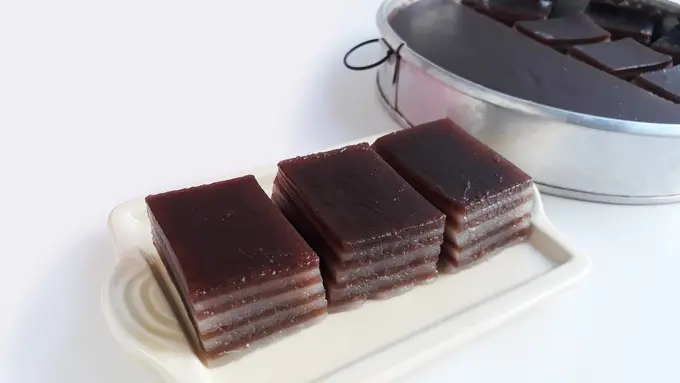 Kue lapis tepung kanji.