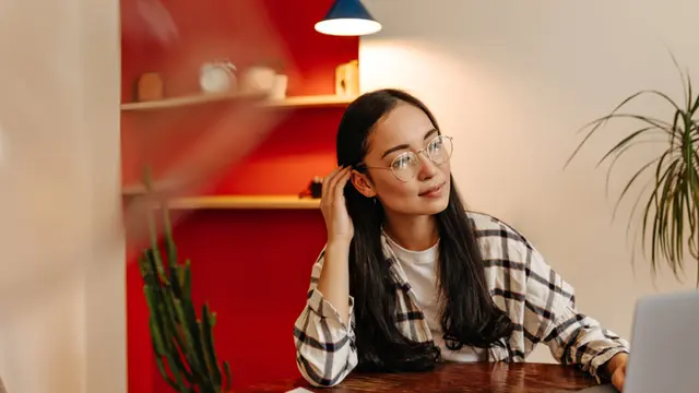 perempuan dan usia 20an