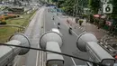 Kamera Closed Circuit Television (CCTV) terpasang di Jalan MH Thamrin, Jakarta, Sabtu (23/1/2021). Direktorat Lalu Lintas Polda Metro Jaya menargetkan 100 kamera electronic traffic law enforcement (ETLE) terpasang di sejumlah ruas jalan di Jakarta pada 2021. (Liputan6.com/Faizal Fanani)