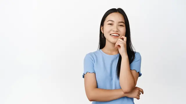 Ilustrasi berdiri dan menatap langsung lawan bicara/freepik.com/cookie_studio