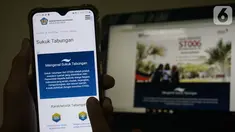 Pekerja melihat informasi mengenai Sukuk Tabungan (ST) Seri ST006 melalui website Kemenkeu di Jakarta, Kamis (7/11/2019). Pemerintah menerbitkan instrumen Surat Berharga Negara (SBN) ritel terakhir tahun 2019 secara daring, yakni Sukuk Tabungan (ST) seri ST006. (Liputan6.com/Angga Yuniar)