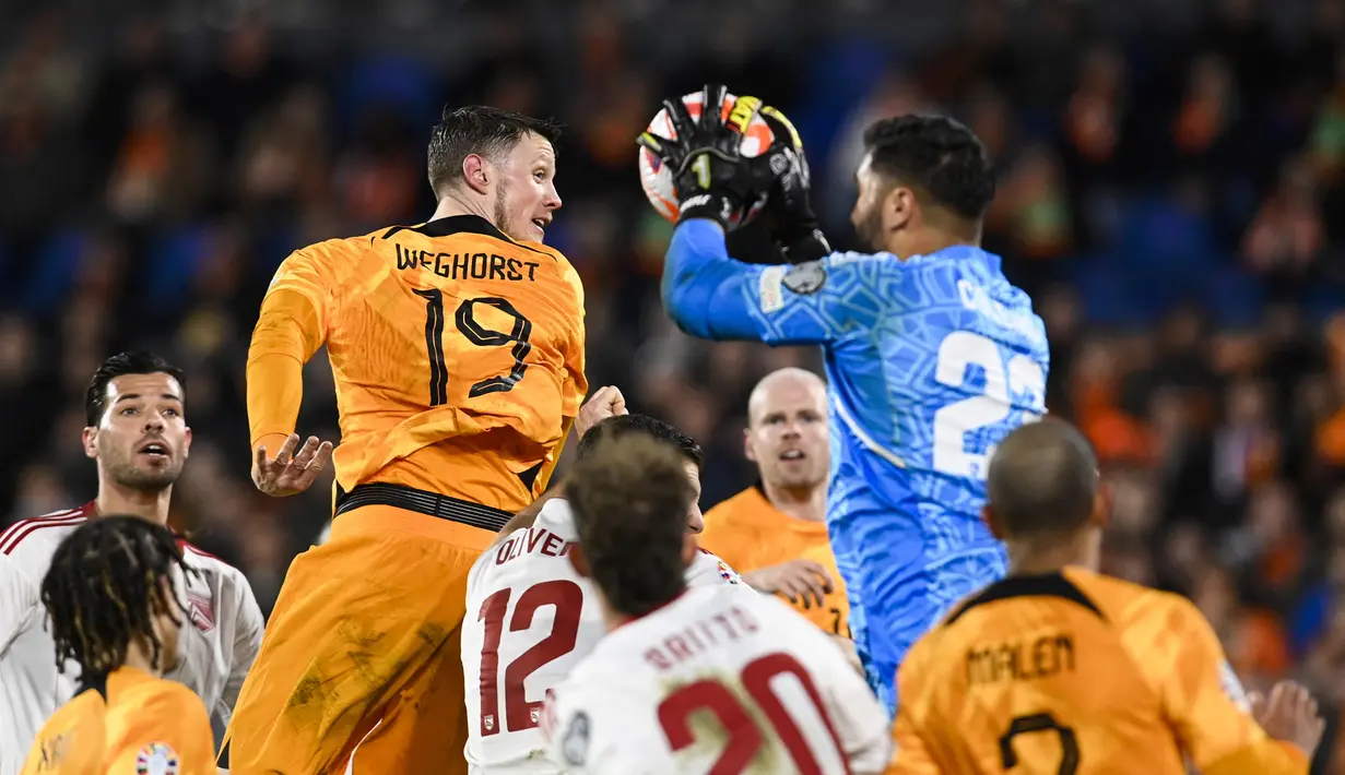 Tiga gol Belanda dicetak Memphis Depay pada menit 23 dan Nathan Ake mencetak dua gol di menit 50 dan 82. (AFP/John Thys)