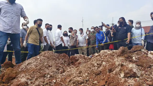 JNE Express mendatangi lokasi beras diduga bansos dikubur di Depok