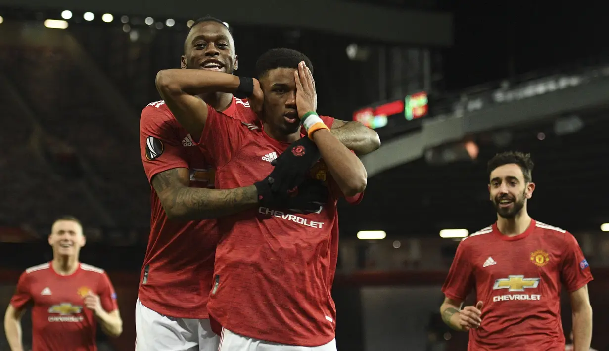 Amad Diallo (tengah) merupakan pemain pertama yang menjadi korban kedatangan Cristiano Ronaldo ke Manchester United. Manajer Manchester United, Solskjaer, menyatakan winger berusia 19 tahun itu akan menjalani peminjaman demi mencari pengalaman. (Foto: AFP/Oli Scarff)