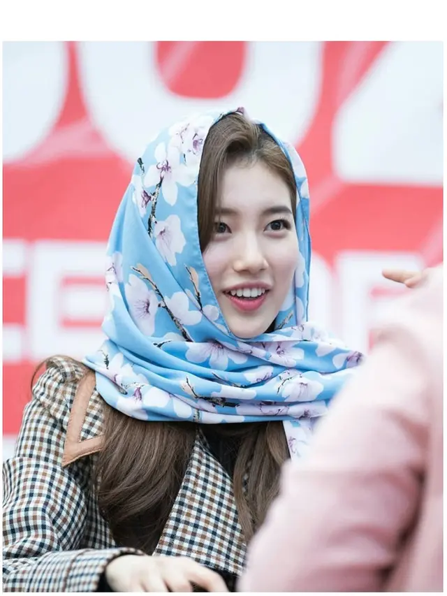 7 Pesona Bae Suzy Saat Kenakan Hijab, Tuai Pujian
