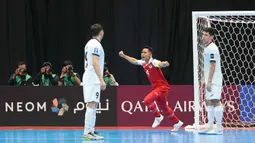 Lima gol kemenangan Indonesia dicetak oleh sang kapten Mochammad Iqbal Rahmattullah pada menit ke-7, Firman Adriansyah (12, pen), Rio Pangestu (25), Ardiansyah Nur (31), dan Israr Megantara (34). Tampak dalam foto, pemain Timnas Futsal Indonesia, Mochammad Iqbal Rahmattullah merayakan gol yang dicetaknya saat melawan Kirgistan pada laga kedua Grup A Piala Asia Futsal 2026, Kamis (29/1/2026) malam WIB. (Bola.com/M Iqbal Ichsan)