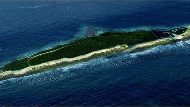 Courtesy Hollyscoop.com