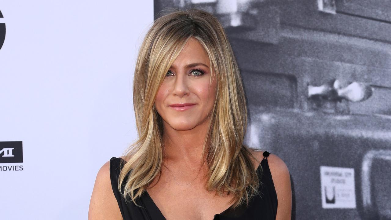 Senyum Memesona Jennifer Aniston di Karpet Merah