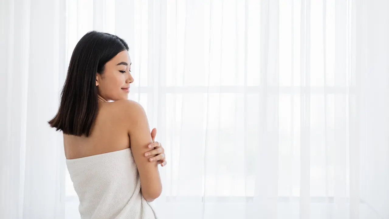 Perempuan dengan Kulit Lembut.