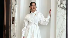 Gaya OOTD Jessica Mila dalam unggahan di akun Instagram sering mencuri perhatian netizen. Penampilannya memakai dress simpel berwarna putih ini pun membuatnya tampak elegan. (Liputan6.com/IG/@jscmila)