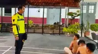 Sejumlah remaja ditangkap saat hendak tawuran di Surabaya. (Istimewa)