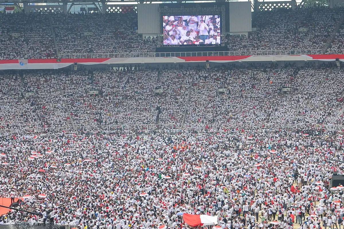 Massa Pendukung Jokowi-Ma'ruf Amin Putihkan Stadion GBK