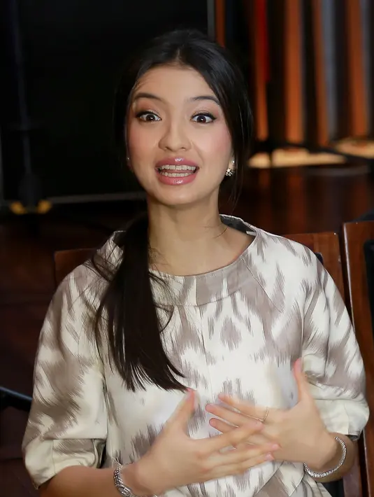 Ditemui saat jumpa pers di Hard Rock Kafe, Jakarta, Rabu (30/9/2015), Raline mengaku terdapat kebanggan tersendiri untuk menjadi model video klip idolanya yang sempat vakum beberapa lama itu. (Galih W. Satria/Bintang.com)