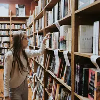 Ilustrasi Membaca Buku Credit: pexels.com/Becca