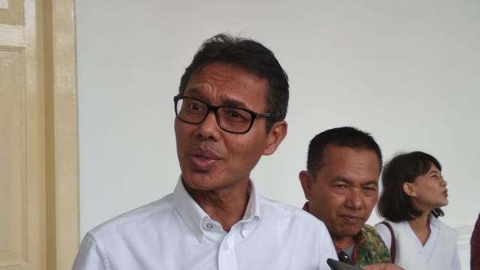 Pemerintah Provinisi Sumatera Barat meminta Air Asia menghentikan sementara penerbangan rute Kuala Lumpur - Padang untuk mengantisipasi penularan virus corona Covid-19. (Liputan6.com/ Novia Harlina)