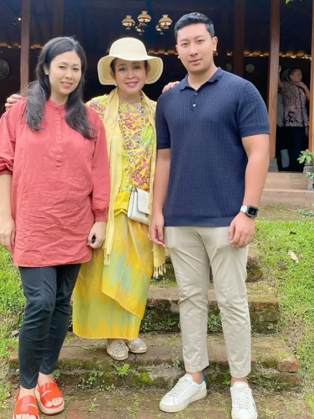 Titiek Soeharto Bersama Keponakannya