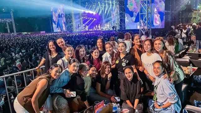 Konser Sheila on 7 Tunggu Aku di Jakarta. (instagram.com/ashanty_ash)