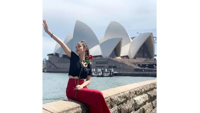 Lama Vakum, Ini 7 Pesona Estelle Linden yang Makin Dewasa