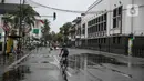 Pesepeda berolahraga di Kota Tua saat uji coba penerapan zona rendah emisi, Jakarta, Minggu (20/12/2020). Selama penerapan zona rendah emisi, kawasan Kota Tua hanya bisa dilalui pejalan kaki, pesepeda, angkutan umum, dan kendaraan khusus yang lulus uji emisi. (Liputan6.com/Faizal Fanani)