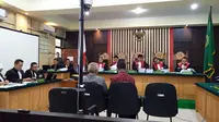 Terdakwa kasus dugaan suap RAPBD Jambi dihadirkan di muka persidangan. (Dok. Istimewa/B Santoso)