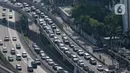 Kondisi arus lalu lintas yang dilewati kendaraan bermotor di kawasan Jakarta, Jumat (9/6/2023). (Liputan6.com/Angga Yuniar)