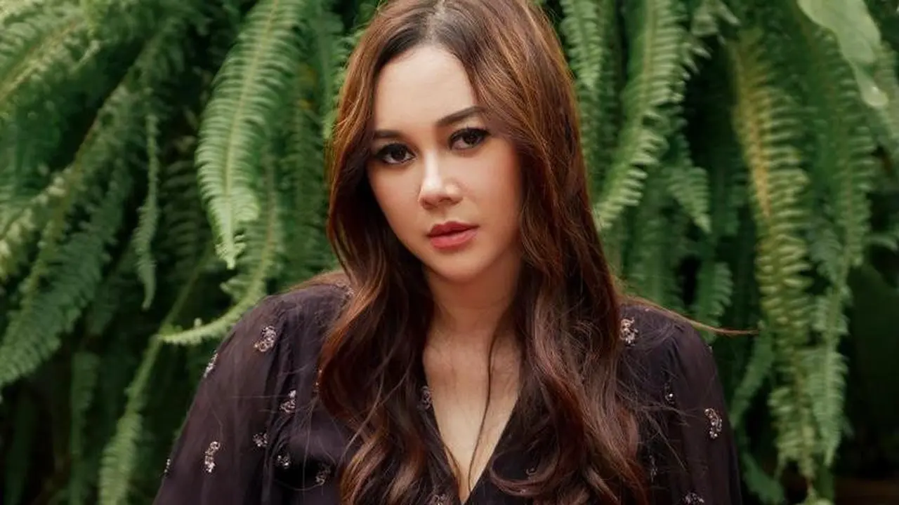 Penampilan Terbaru Aura Kasih dengan Rambut Blonde, Cantik Manglingi!