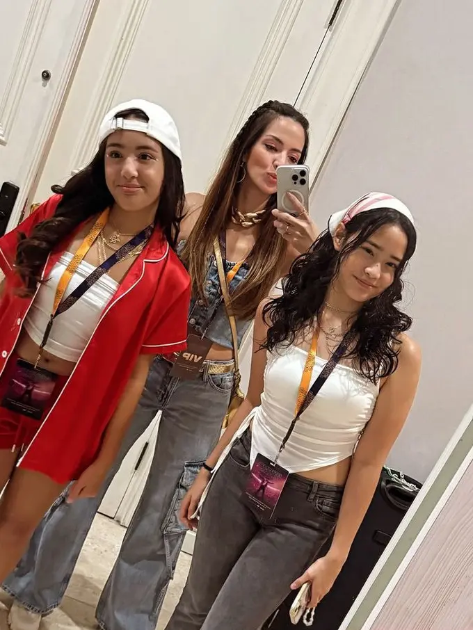 Outfit Selebritis Nonton Konser Bruno Mars Hari Pertama