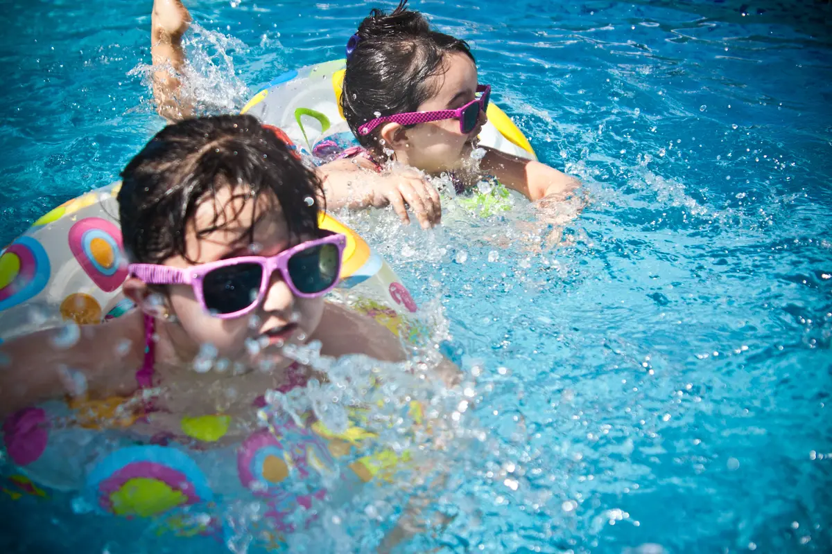 Tidak Hanya Menyenangkan, Ini 6 Manfaat Berenang Untuk Tumbuh Kembang Anak