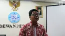 Pegiat isu pluralisme Imdadun Rahmat memberi keterangan di Kantor Dewan Pers Jakarta, Rabu (12/12). Untuk tahun ini, Yayasan Yap Thiam Hien Award dan tim juri memilih dua pemenang. (Liputan6.com/JohanTallo)