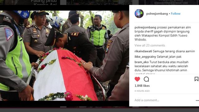 Anggota Satlantas Polres Jombang Bripda Sheriff Gagah tewas usai menghalau pengendara yang hendak menerobos palang pintu perlintasan kereta api.