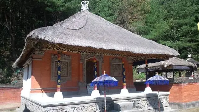 Rumah adat Bali tampak depan