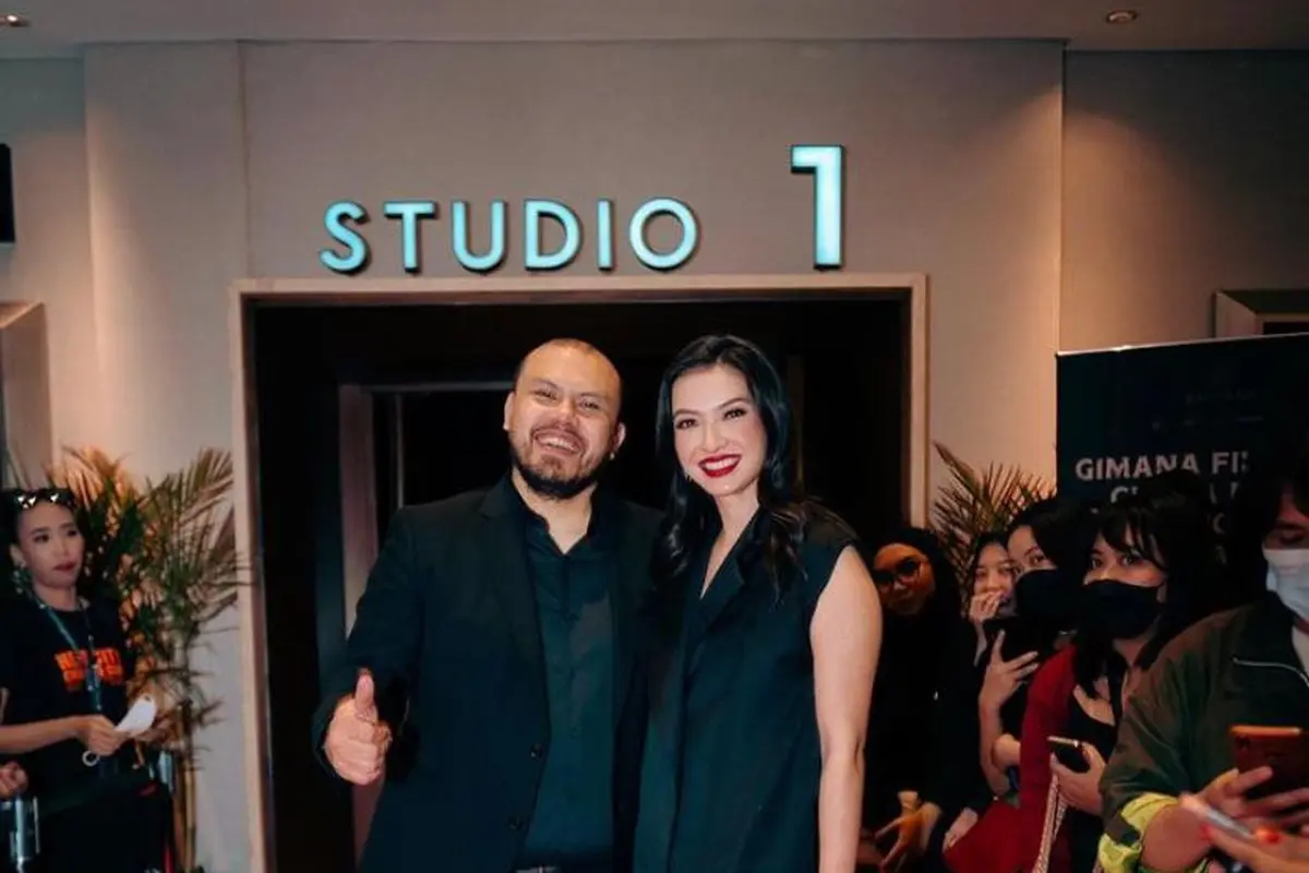 7 Tampilan Dramatis Raline Shah dengan Setelan Hitam dan Lipstik Merah Menyala di Gala Premiere Pengabdi Setan, Curi Perhatian