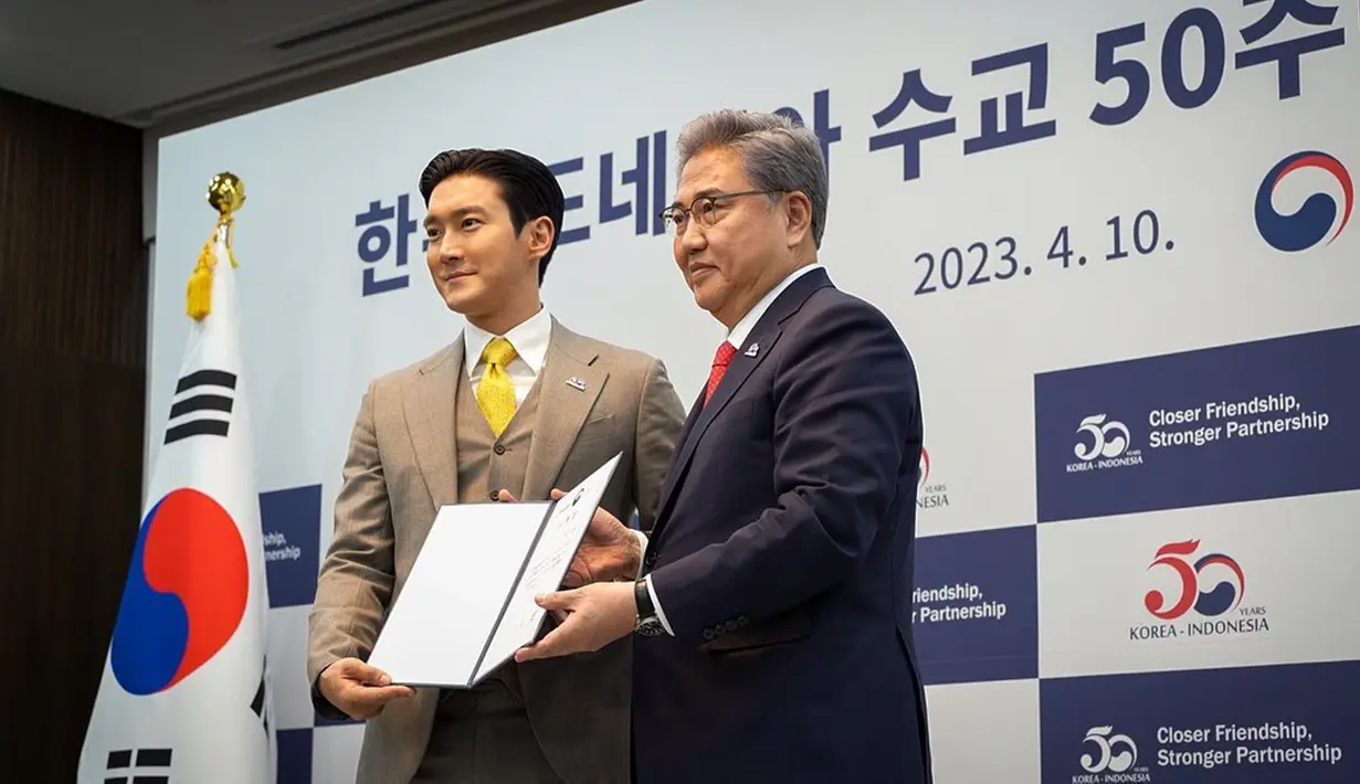 Sontak saja unggahan Siwon ini menjadi sorotan banyak netizen. Bahkan, tak sedikit yang mengira jika kalimat bahasa Indonesia yang tertulis telah diterjemahkan secara otomatis. (Liputan6.com/IG/@siwonchoi)