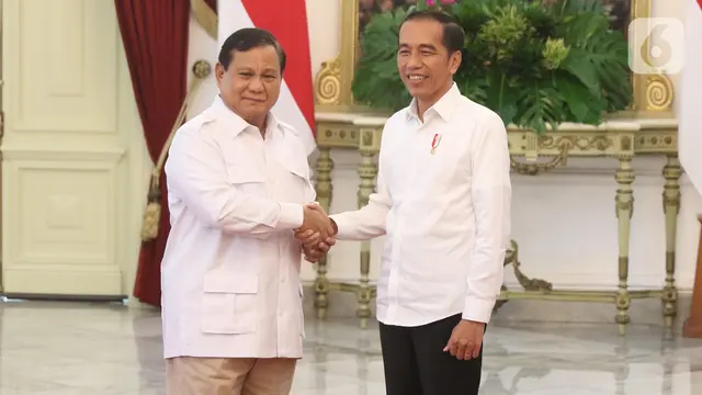 Tawa Jokowi dan Prabowo di Istana Merdeka