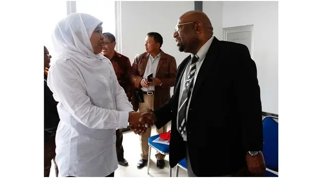 Khofifah Meminta Maaf atas Insiden di Asrama mahasiswa Papua di Jawa Timur