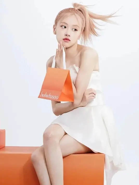 Diketahui bahwa Rose BLACKPINK menjadi wajah dari produk terbaru Sulwhasoo, yaitu Ultimate S Cream. [Foto: Instagram]