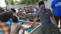 Demokrat Bantu Lansia, Politisi Ini Minta Polemik BLT Disudahi