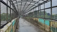 Jembatan penyeberangan orang di Dipo Kereta Api, Kelurahan Ratujaya, Kecamatan Cipayung, Depok. (Liputan6.com/Dicky).
