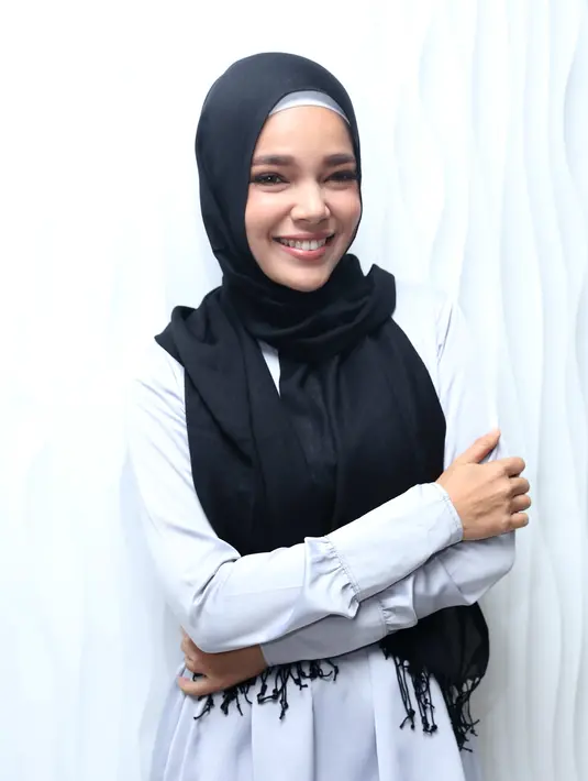 Memberikan ijin ketika momentum puasa dimana banyak orang lebih mengutamakan keluarganya, akan tetapi Agus tetap izinkan istrinya untuk menjalani syuting. (Andy Masela/Bintang.com)