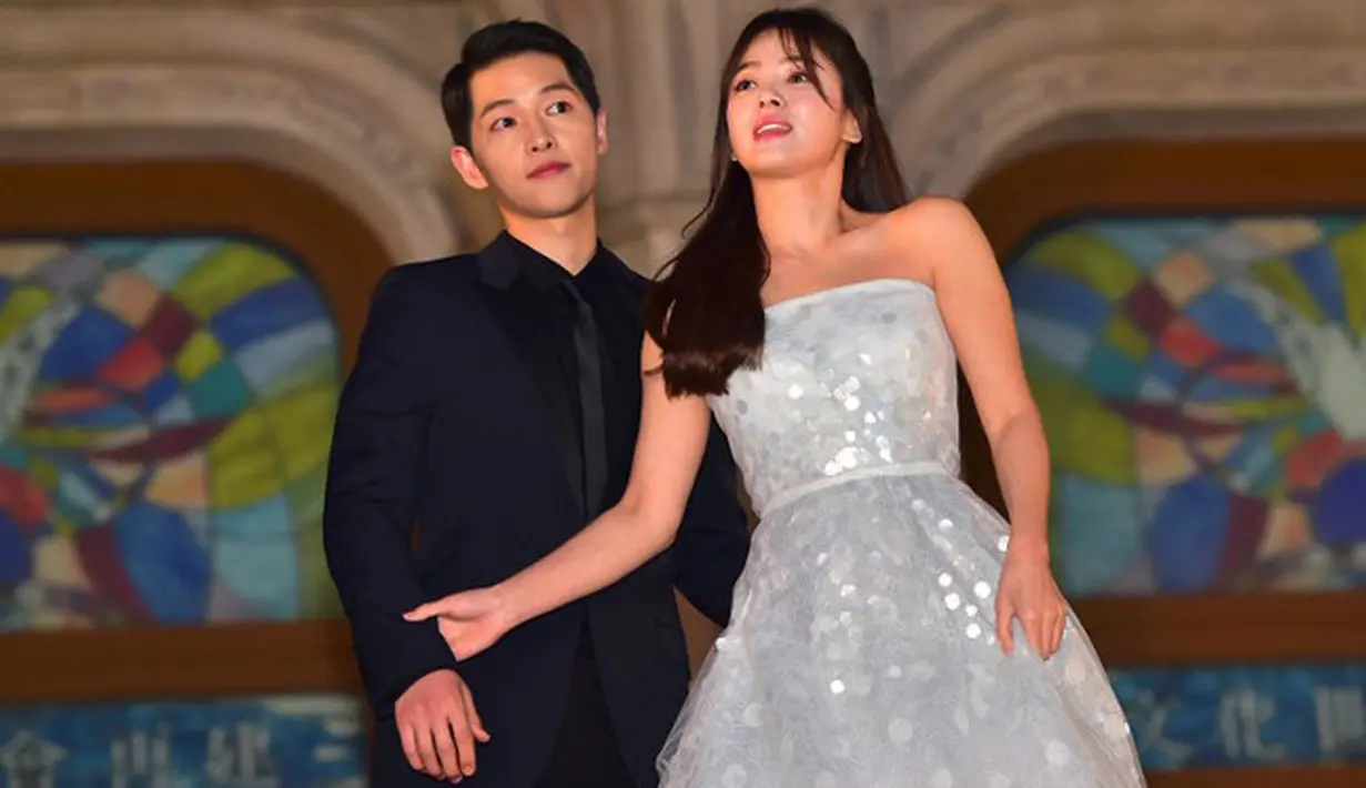 “Aku tahu soal kabar pernikahan itu sebelumnya karena aku juga mendengar proses lamaran mereka. Aku tahu dari seorang temanku yang bekerja di restoran tersebut,” tutur penggemar. (AFP/Bintang.com)