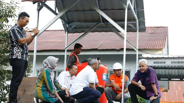 Gubernur Jawa Tengah Ganjar Pranowo meninjau bantuan pembangunan Sistem Penyediaan Air Bersih (SPAM) di Desa Gendoang, Kecamatan Moga, Kabupaten Pemalang. (Istimewa)