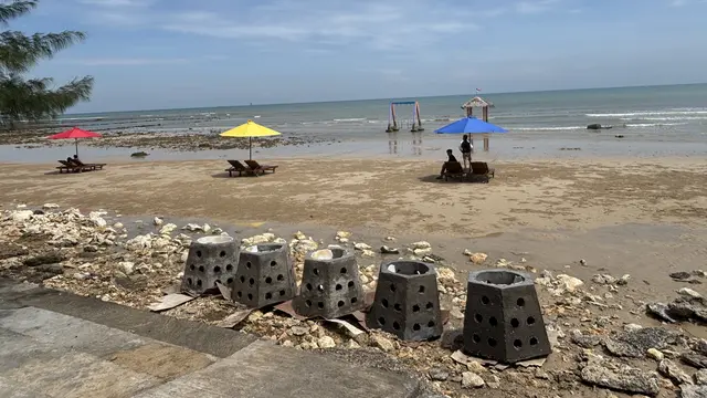 Pantai Pasir Putih Tlangoh, Bangkalan, Madura (Liputan6.com/Ady Anugrahadi)