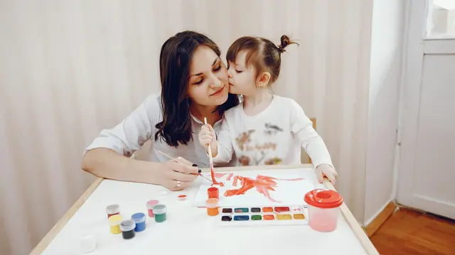 Peran ibu dalam mendampingi anak selama proses kreatif sangatlah penting.