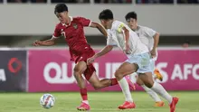 Pemain Timnas Indonesia U-23, Rafael William Struick menguasai bola saat melawan Chinese Taipei U-23 dalam pertandingan Grup K Kualifikasi Piala Asia U-23 2024 di Stadion Manahan, Solo, Sabtu (9/9/2023). (Bola.com/Arief Bagus)
