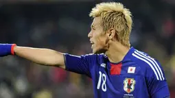 Gaya striker Jepang Keisuke Honda di laga penyisihan Grup E PD 2010 melawan Denmark di Royal Bafokeng Stadium, Rustenburg, 24 Juni 2010. Jepang unggul 3-1. AFP PHOTO / GABRIEL BOUYS 